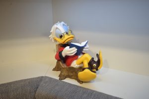 Dagobert Duck, lesend
