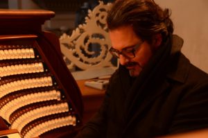 Ludwig Ruckdeschel an der orgel im Stephansdom von Passau