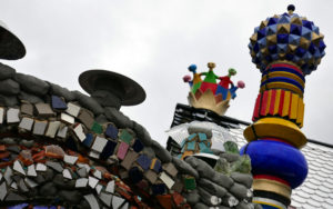 Reportage vom Schloss-Lillllipit von Hundertwasser-Verehrer Steffen Modrach